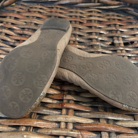 Tory Burch Beige Flats with Sparkling Gold Toe in size 6 - Picture 11 of 13